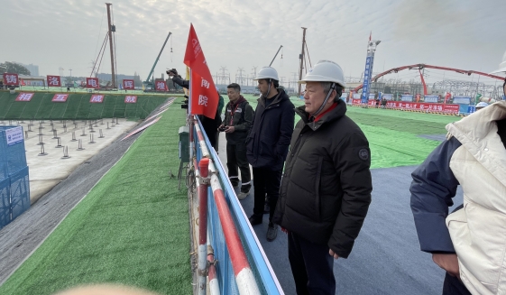 张恒董事长参加淮河能源洛河电厂四期2×1000MW煤电项目主厂房第一罐混凝土浇筑仪式